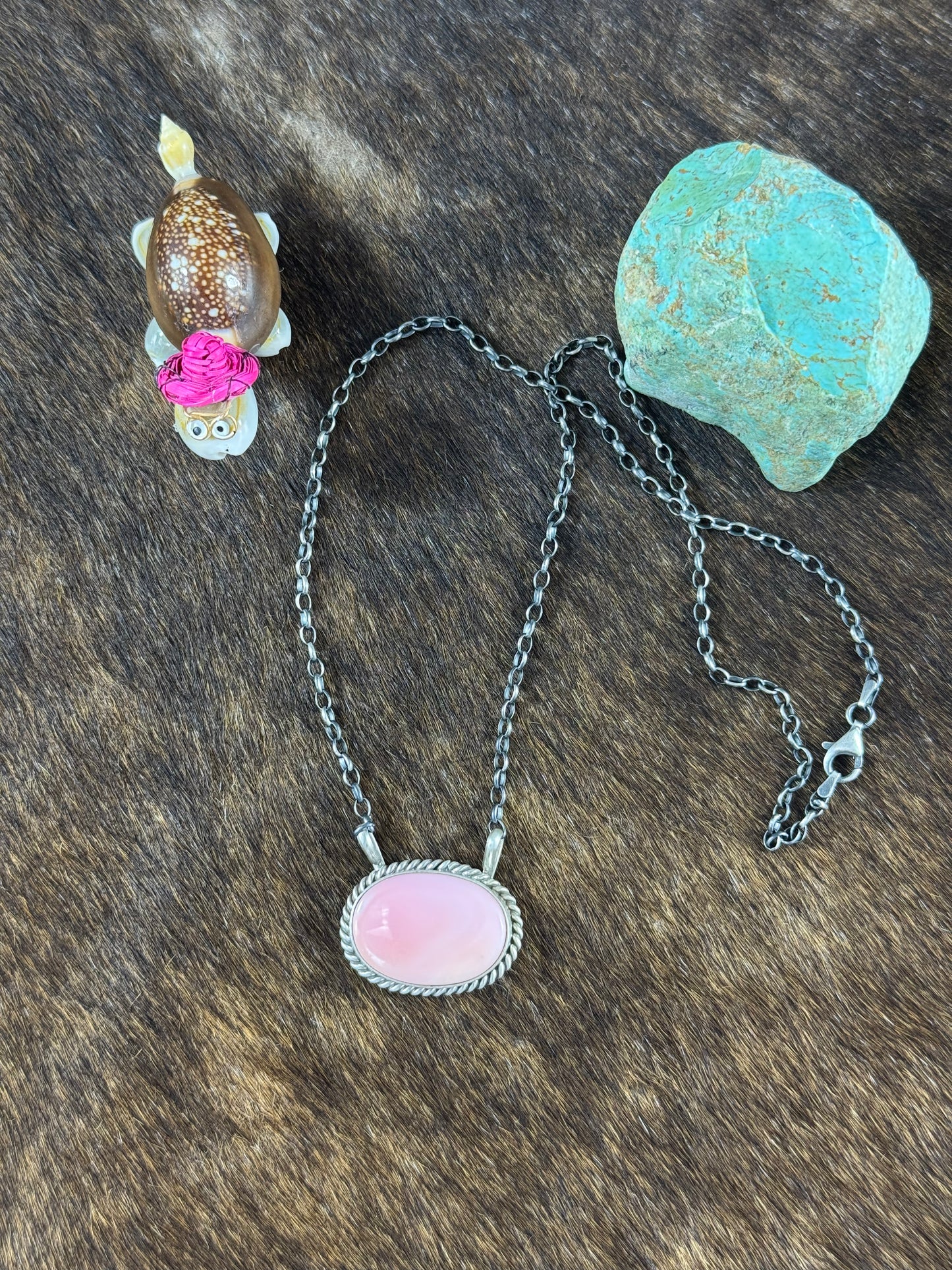 Pink Conch Oval Fixed Pendant Necklace
