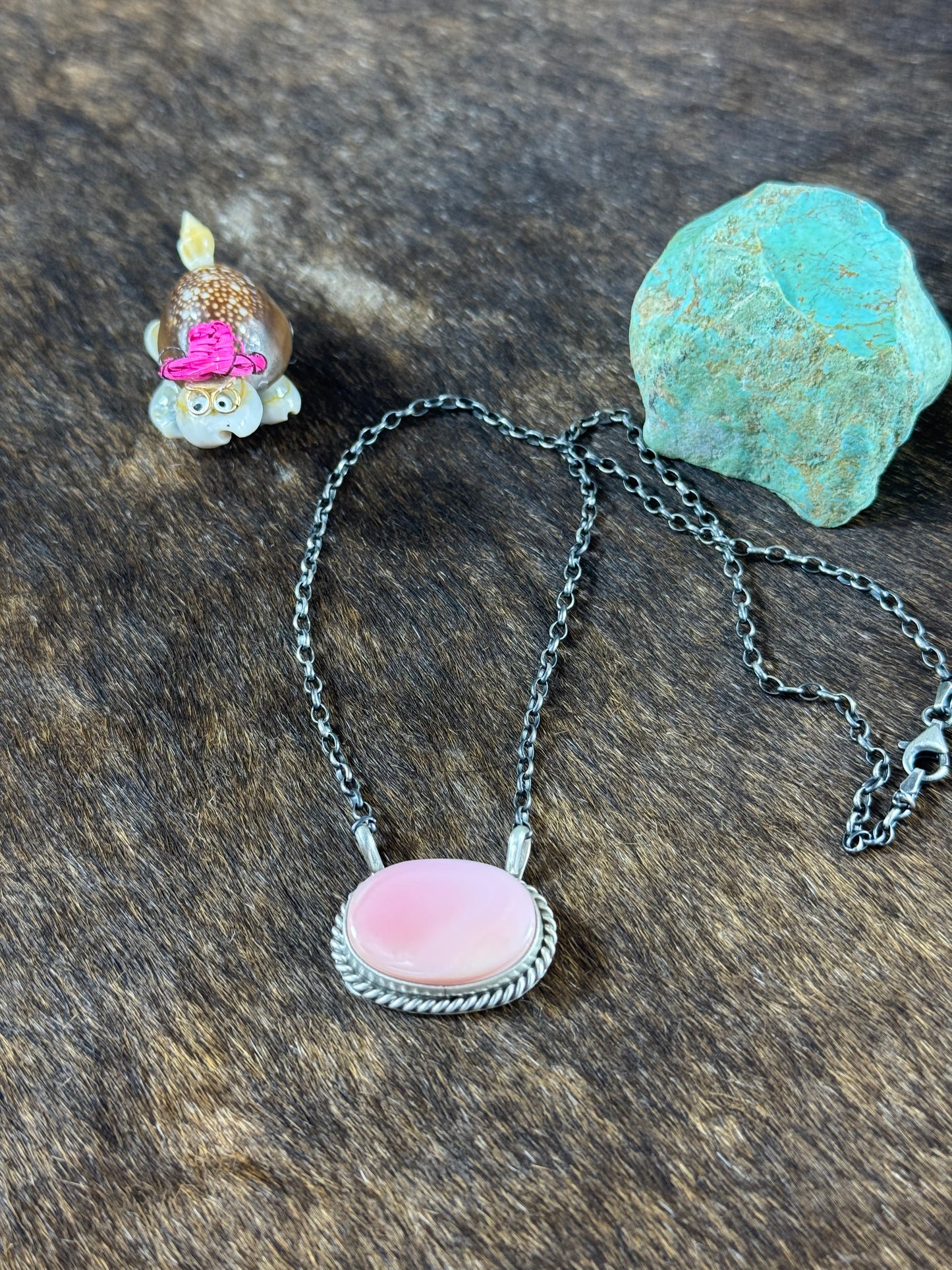 Pink Conch Oval Fixed Pendant Necklace
