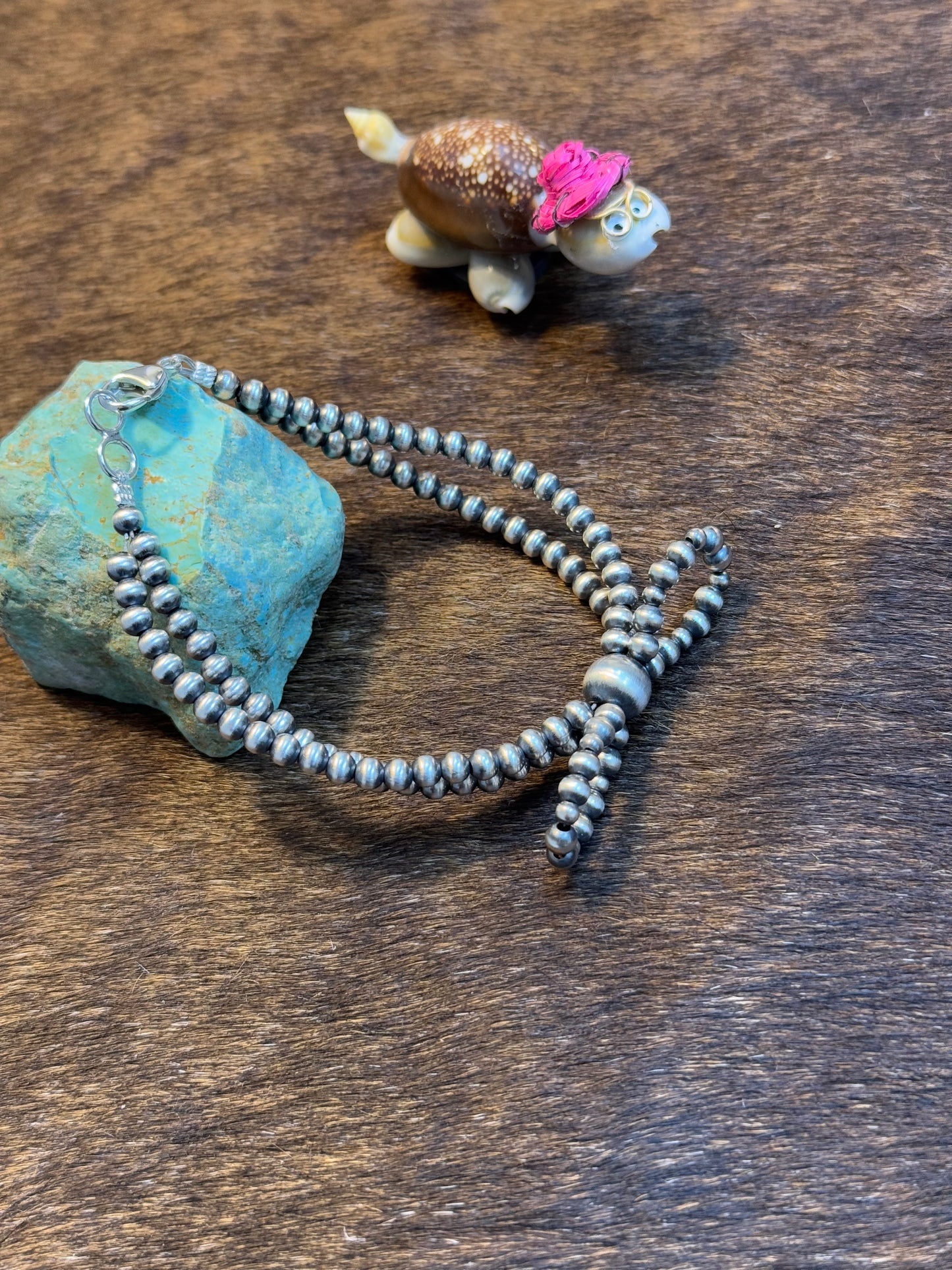 Single Strand Bow Bracelet