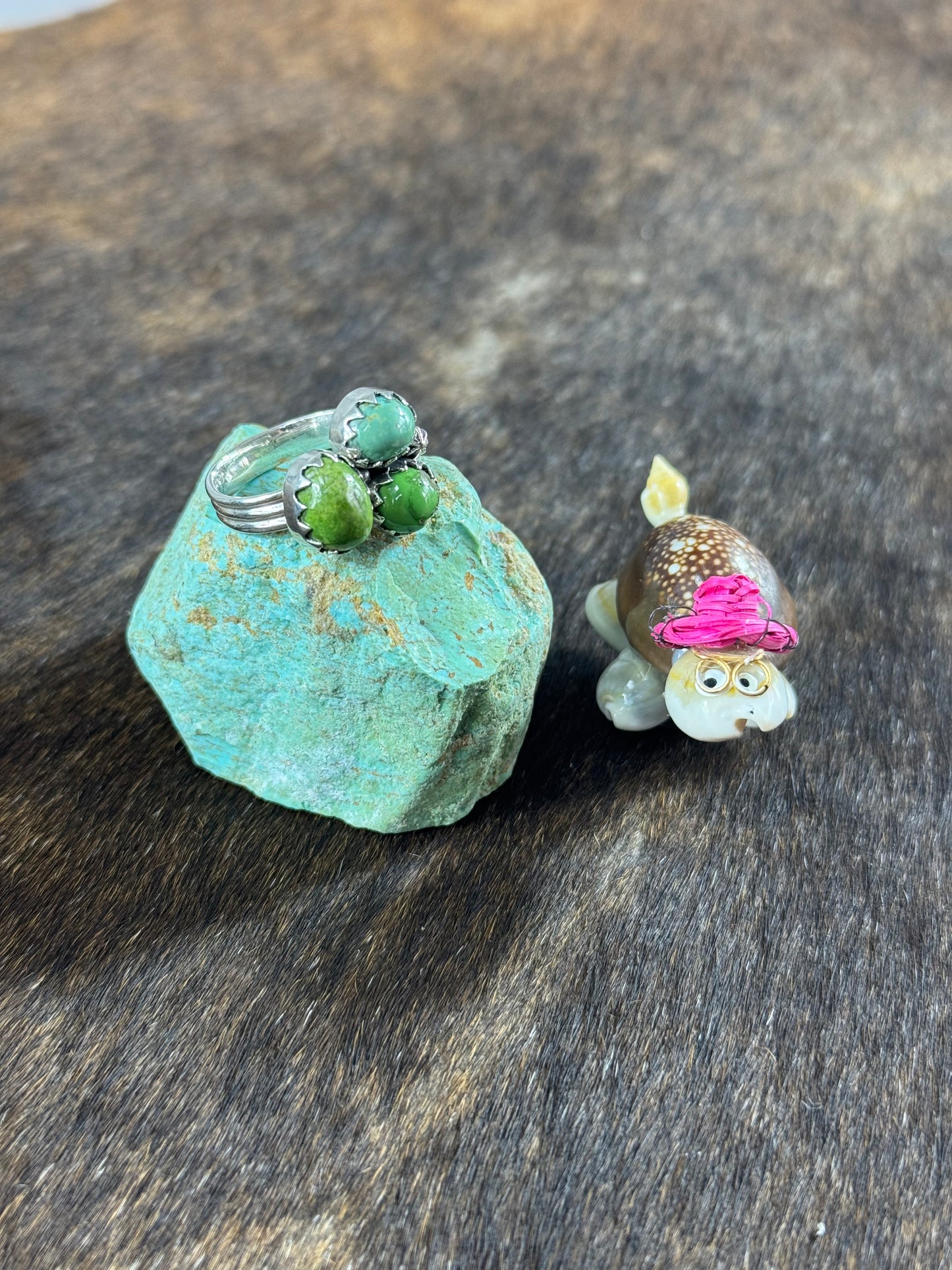 Three Stone Compitos Ring