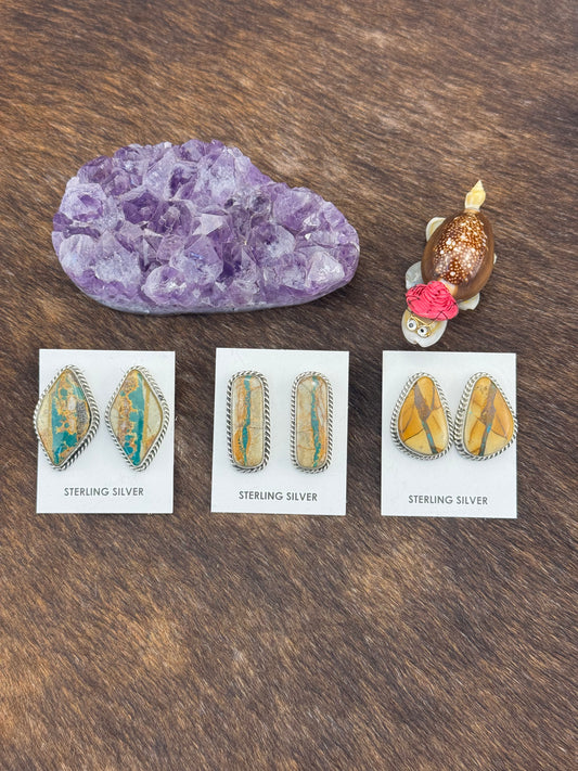 Royston Ribbon Stud Earring