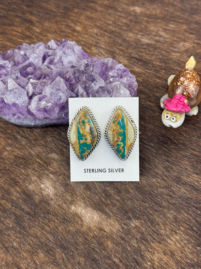 Royston Ribbon Stud Earring