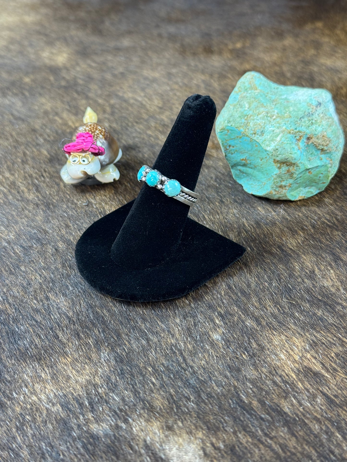 3 stone band ring