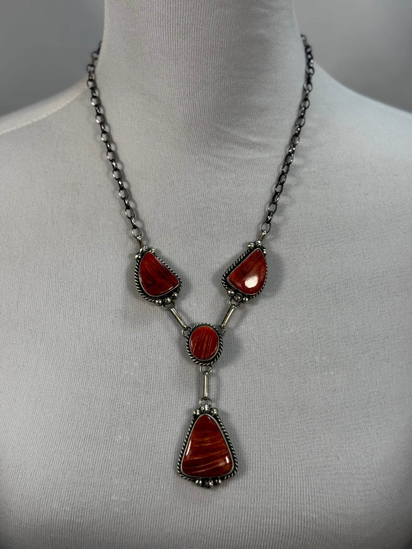 Spiny Oyster Lariat Necklace & Earring Set