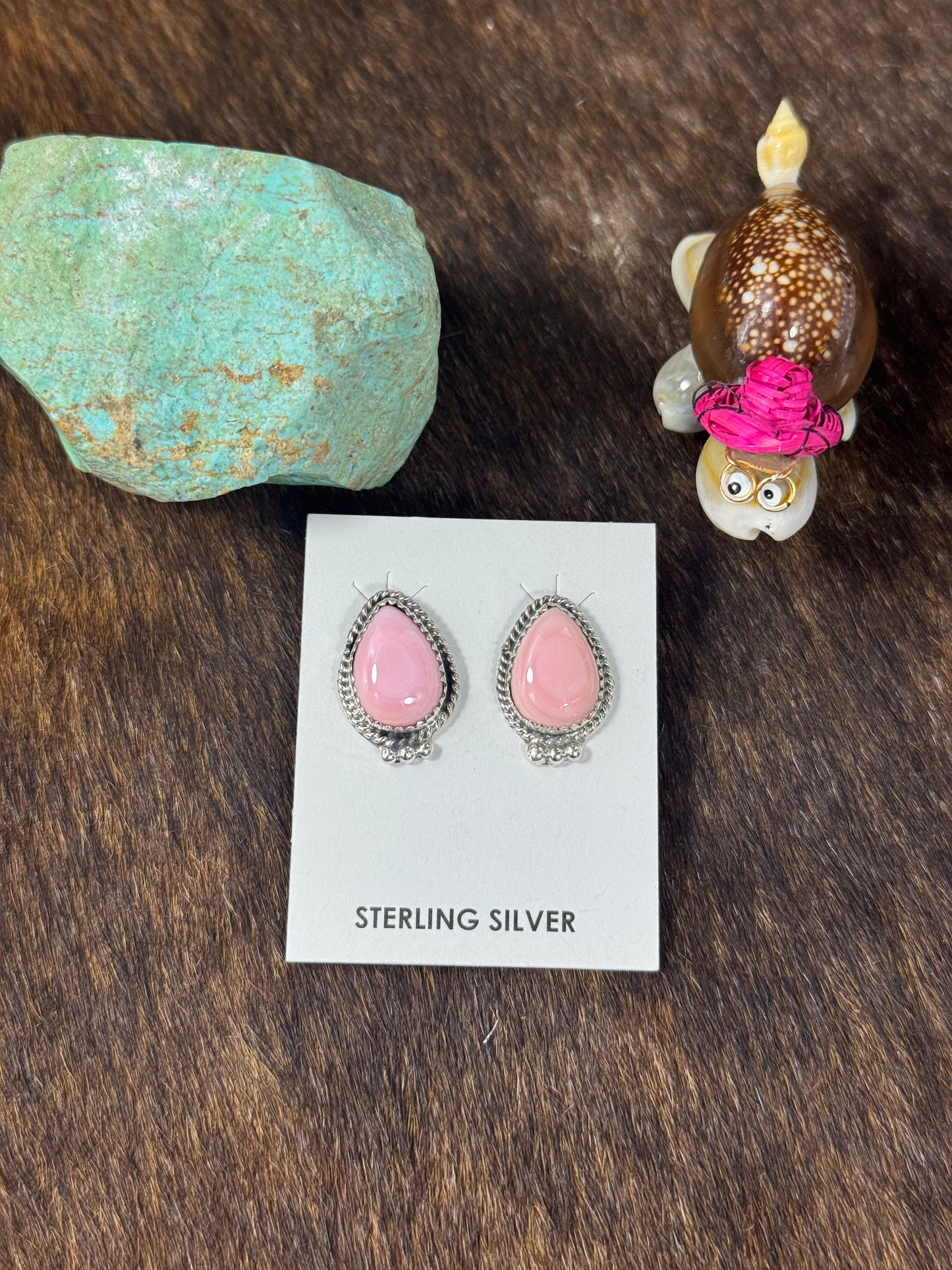 Pink Conch Simple Earring