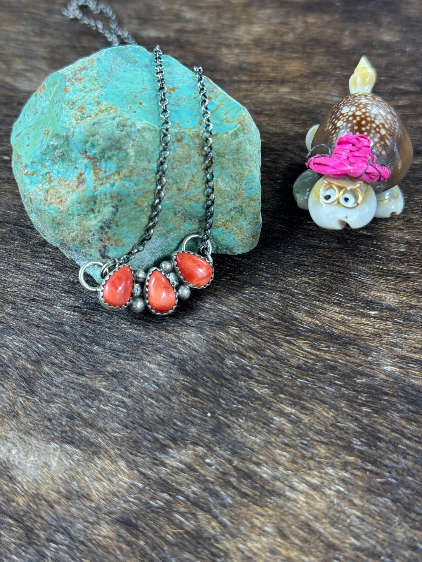 Red Spiny 3 Stone Necklace