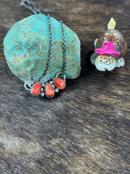 Red Spiny 3 Stone Necklace