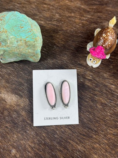 Pink Conch Oval Earring