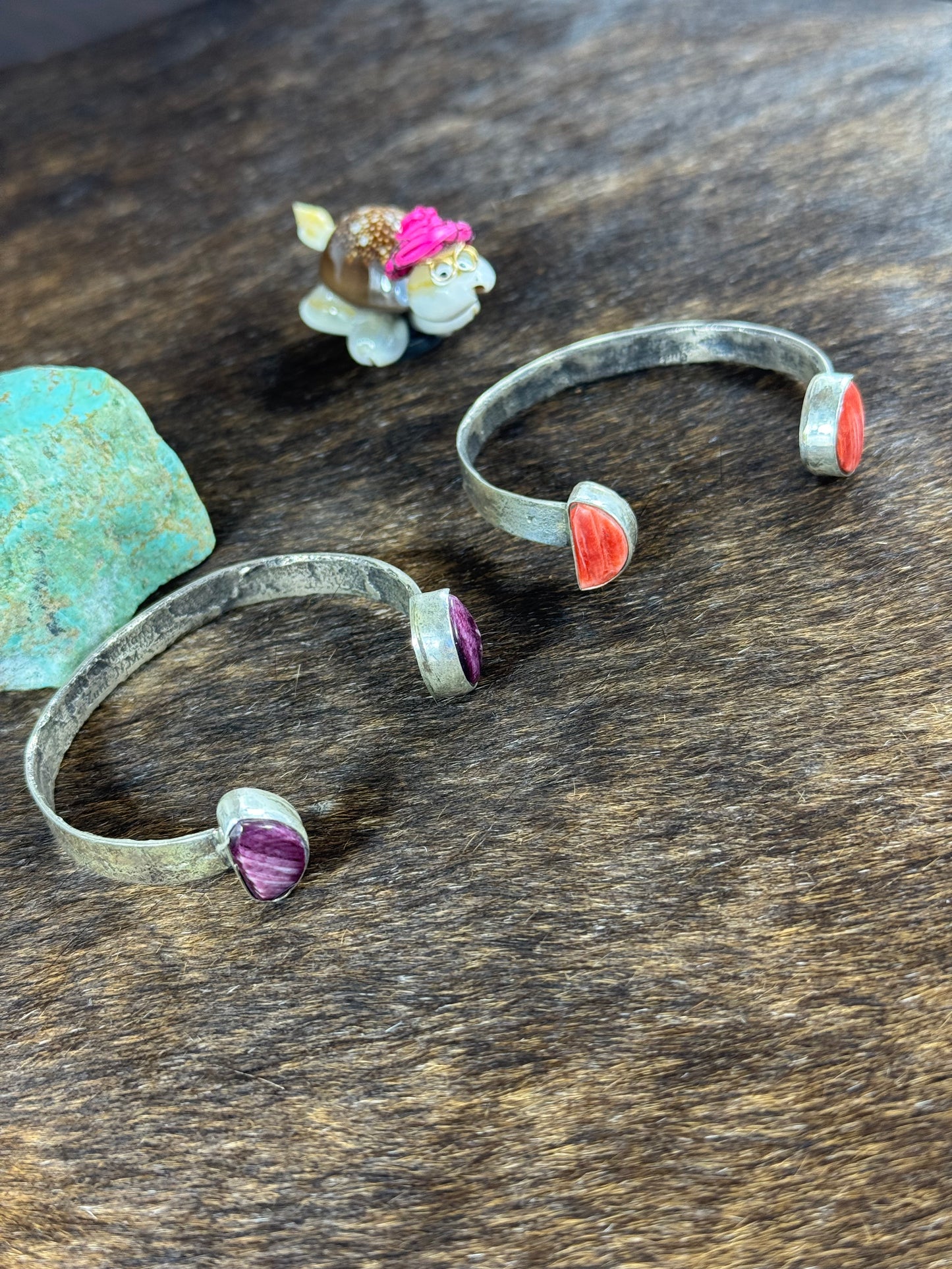 Upside down cuff