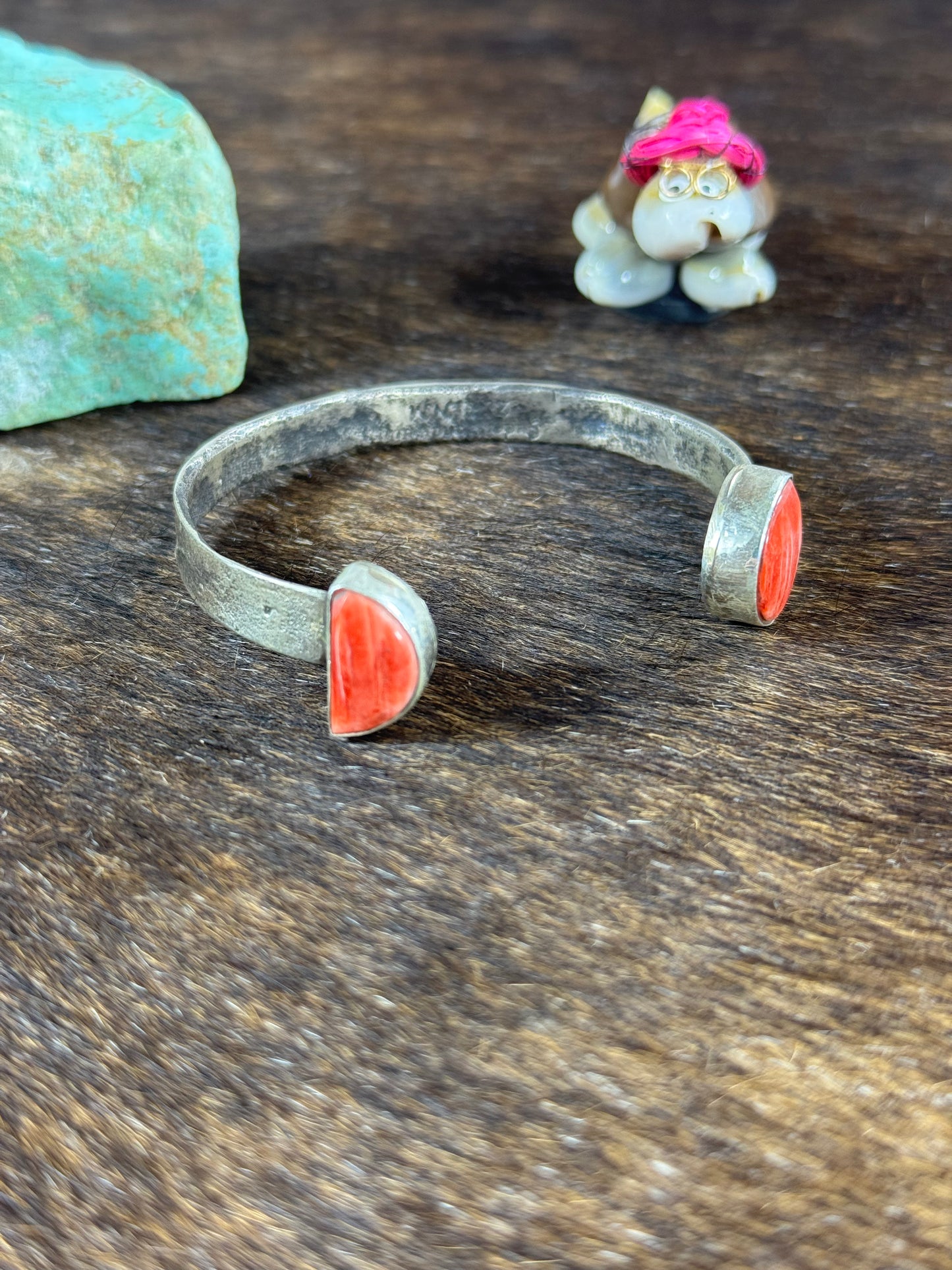 Upside down cuff